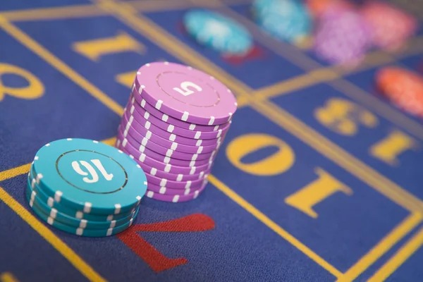 Mobile app showing live baccarat table with referral bonus notification